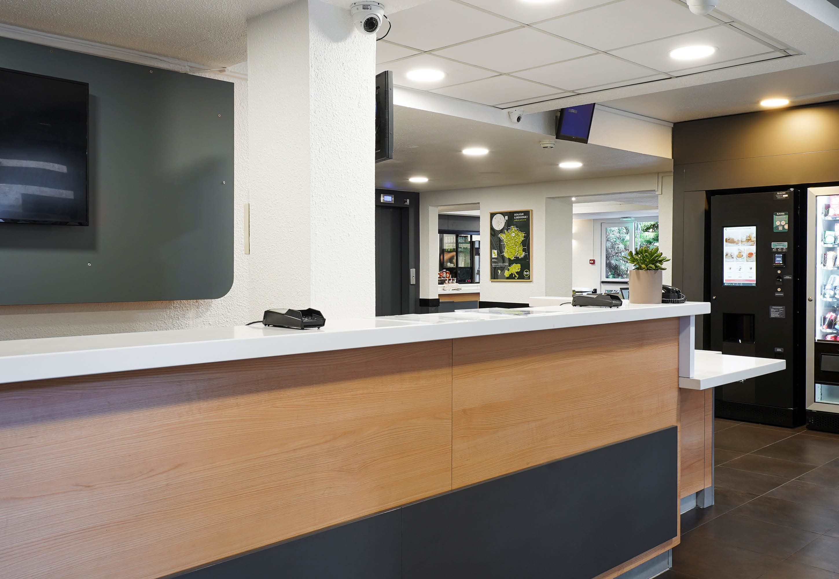Receptionist