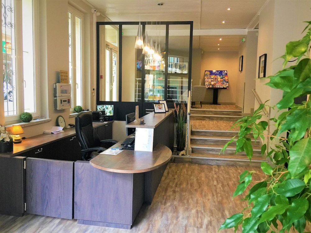 Receptionist