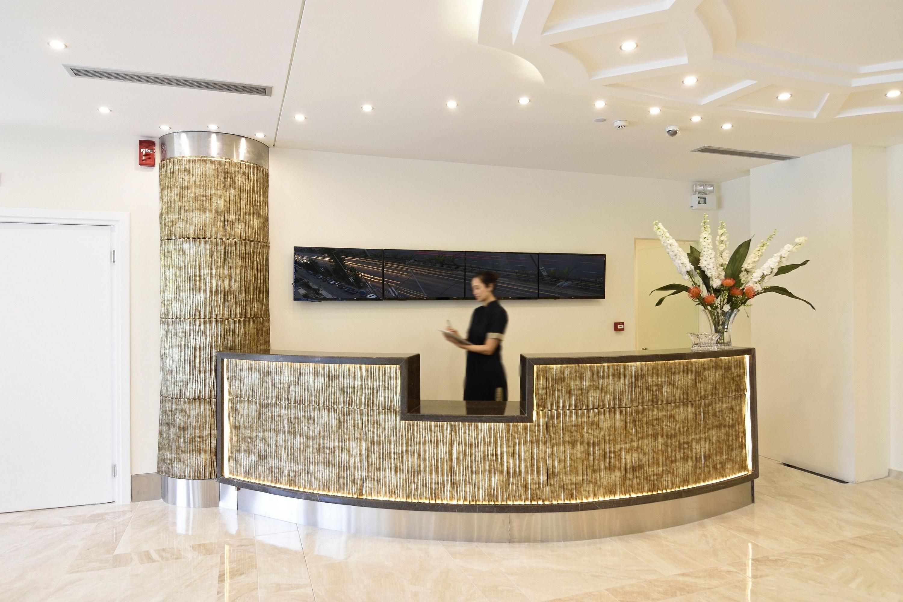 Receptionist
