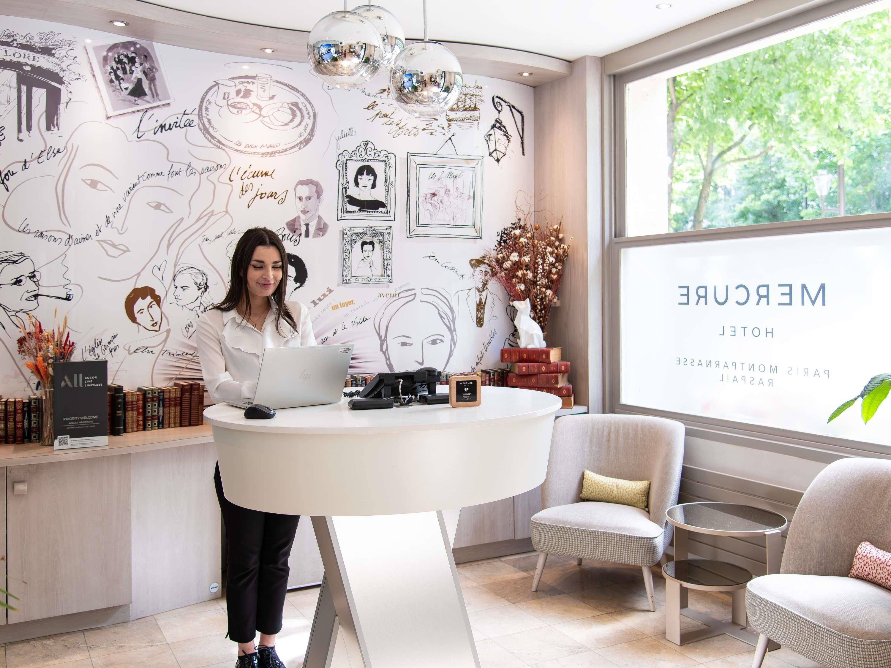 Receptionist