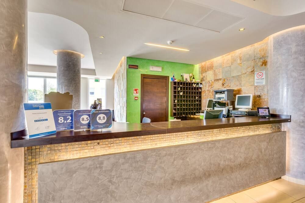 Receptionist
