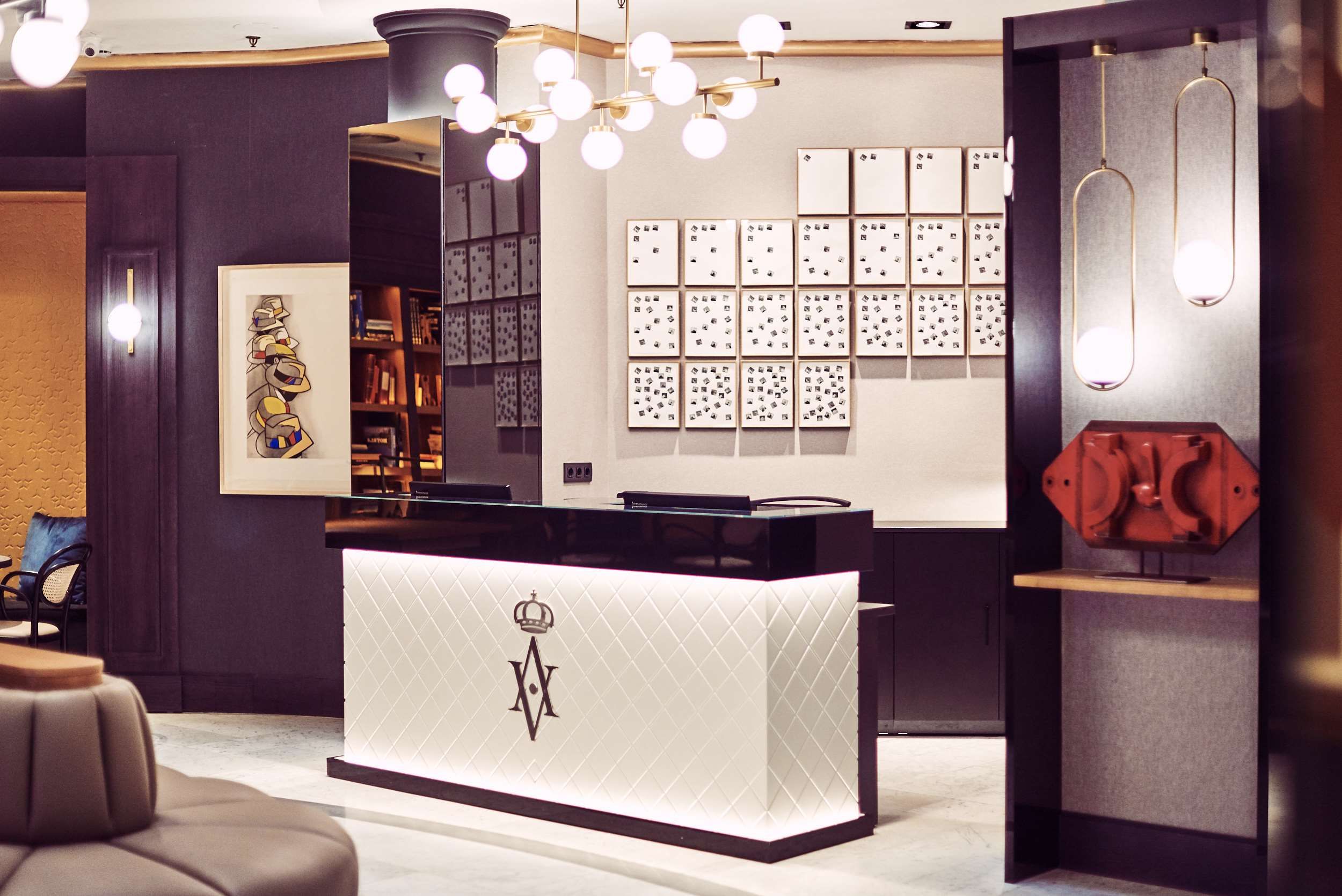 Receptionist