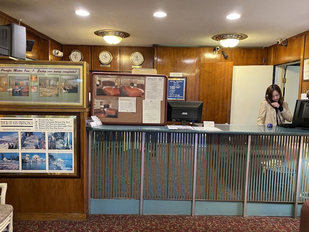 Receptionist