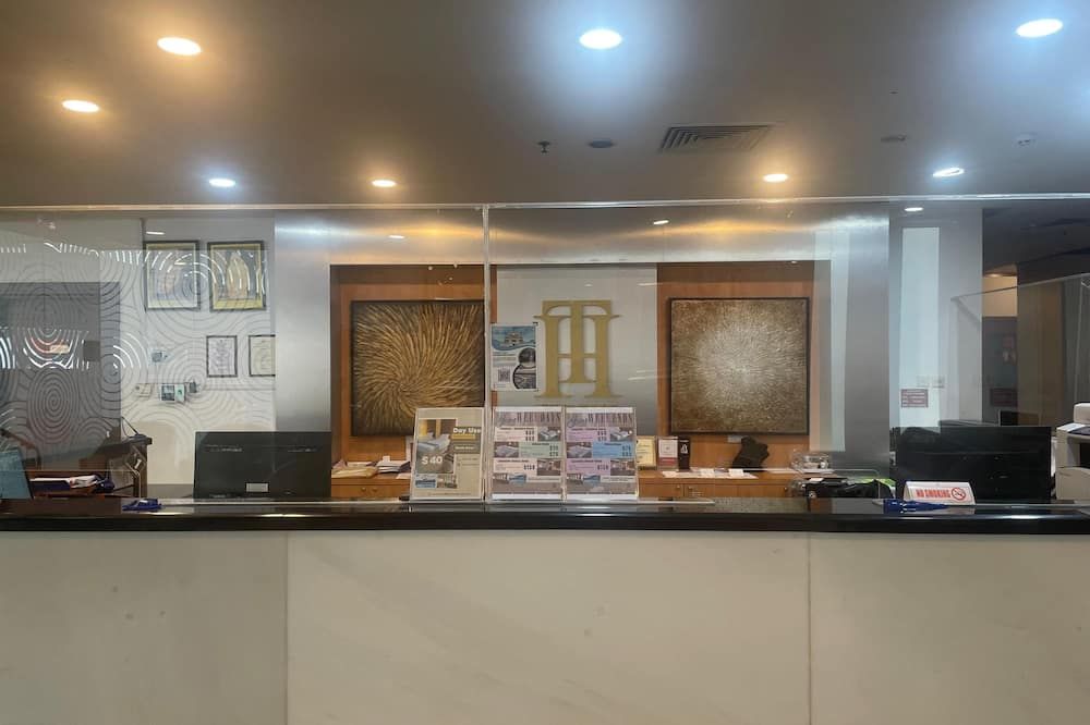 Receptionist