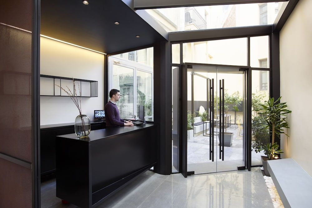 Receptionist