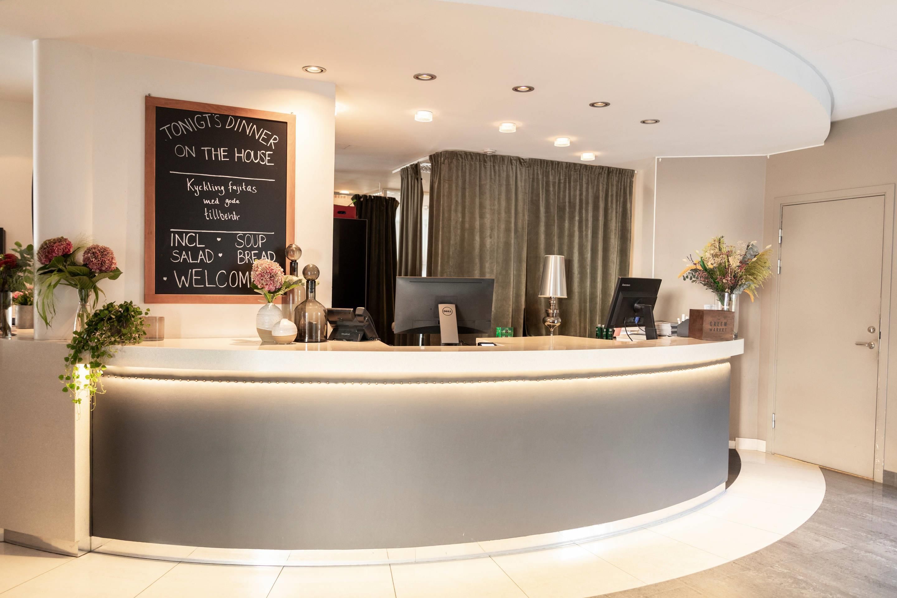 Receptionist
