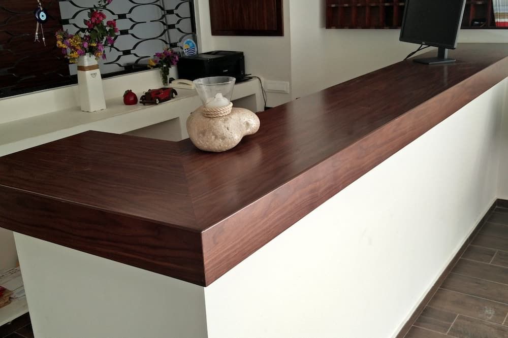 Receptionist