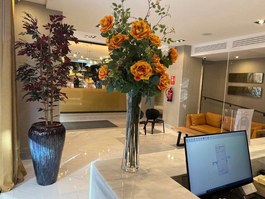 Receptionist
