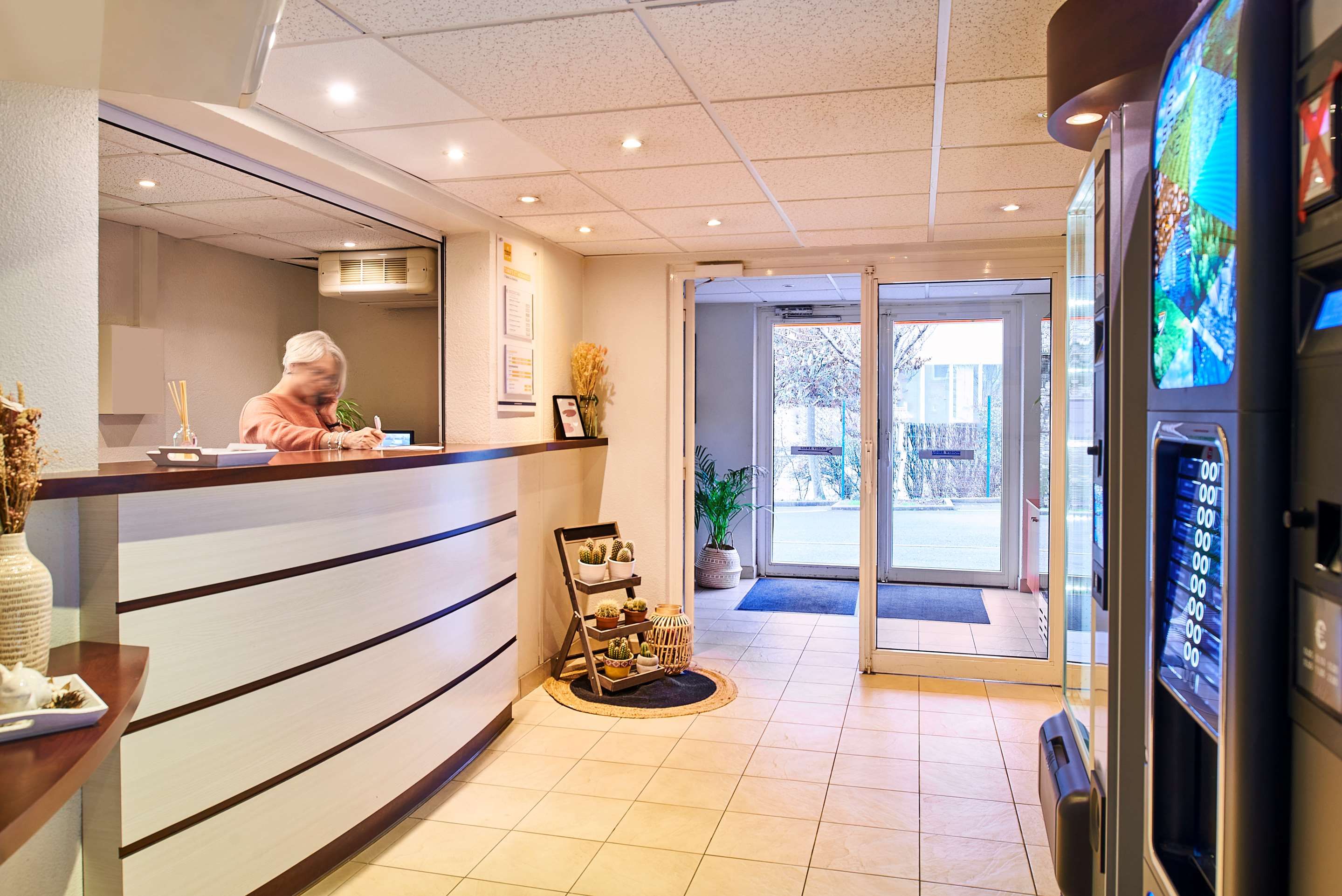 Receptionist