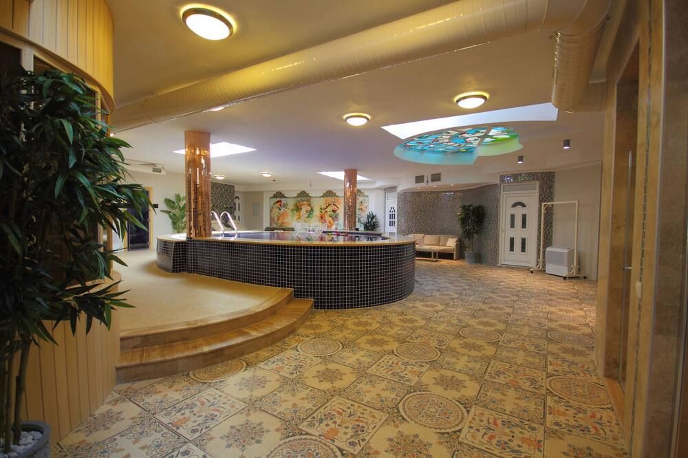 Receptionist