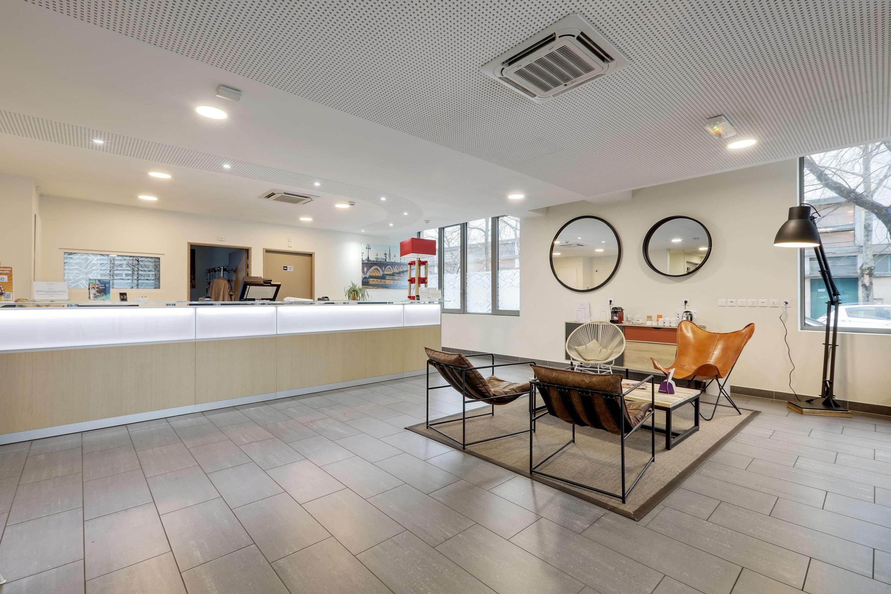 Receptionist