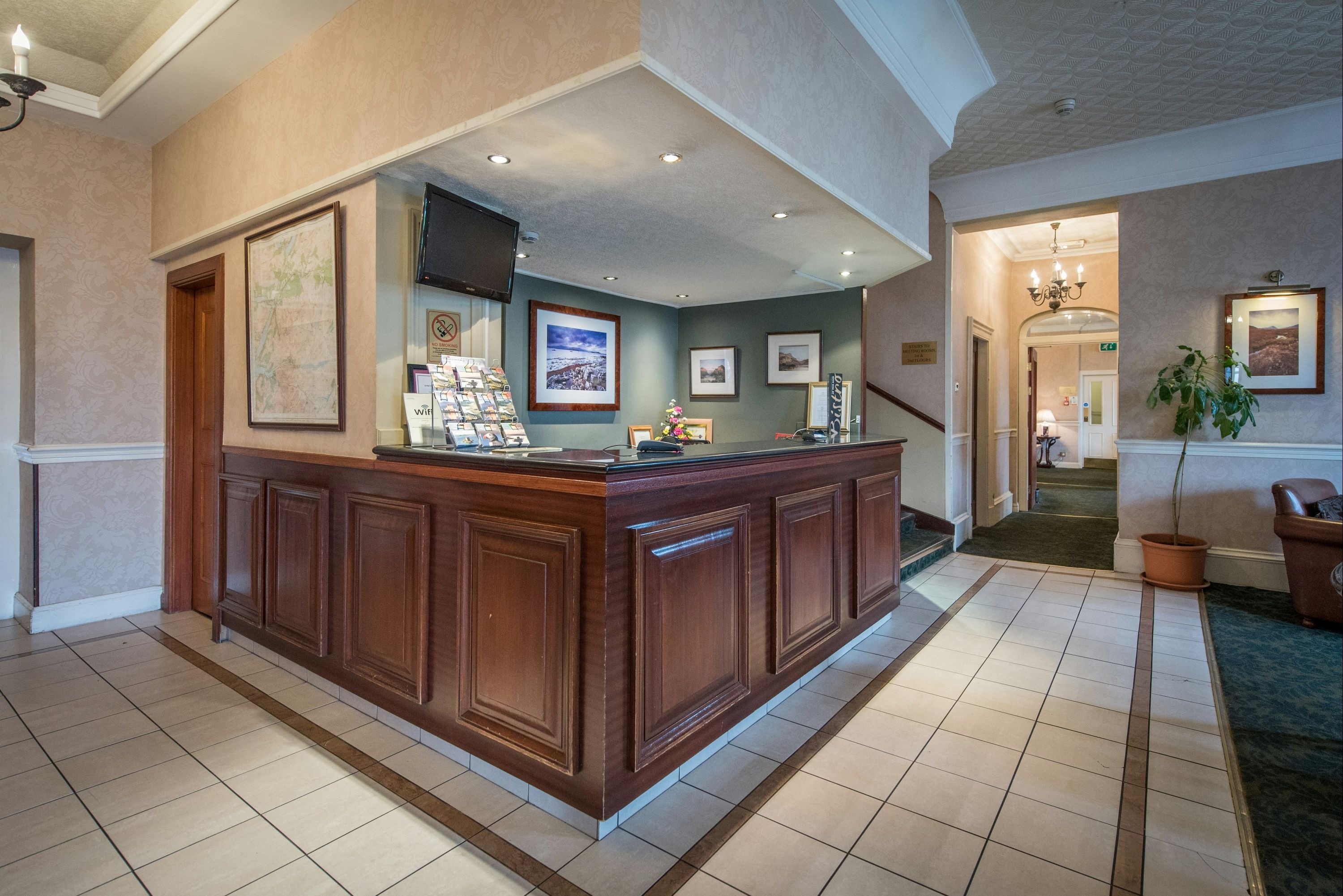 Receptionist
