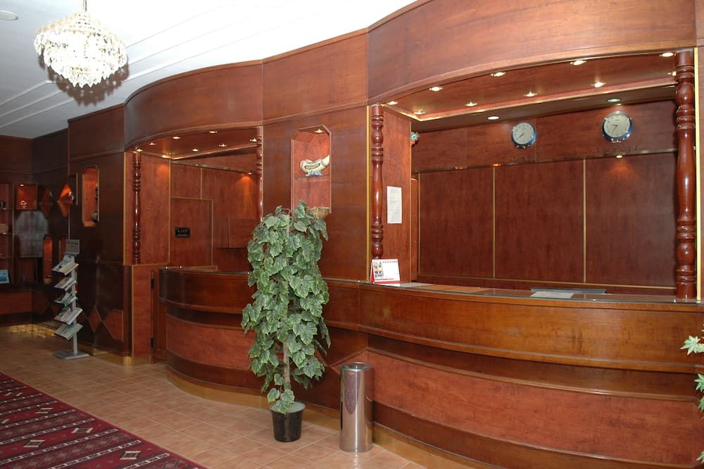 Receptionist