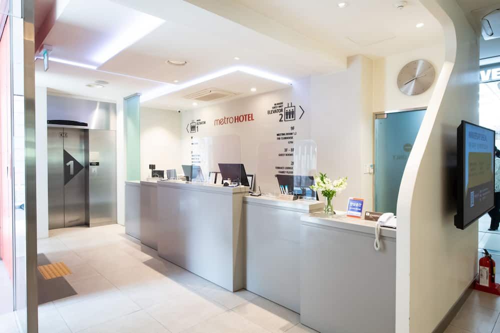 Receptionist