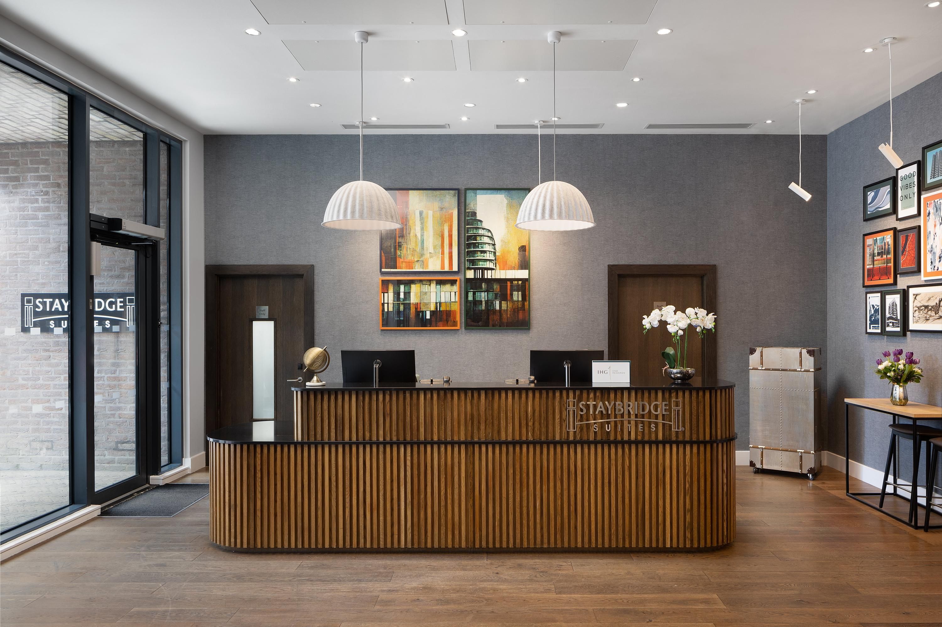 Receptionist