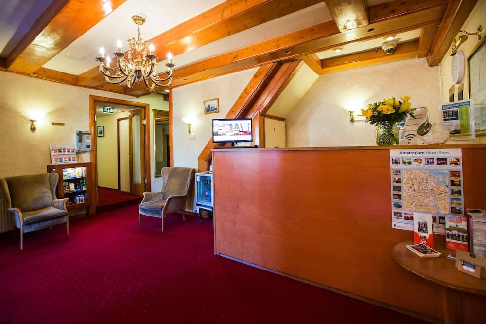 Receptionist
