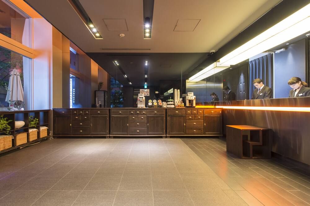 Receptionist