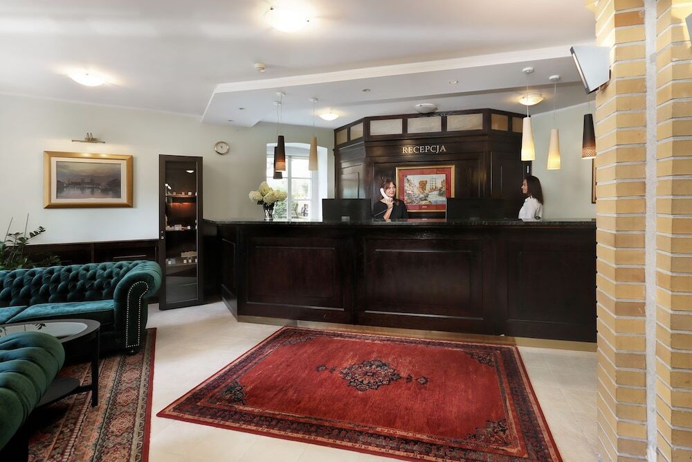 Receptionist