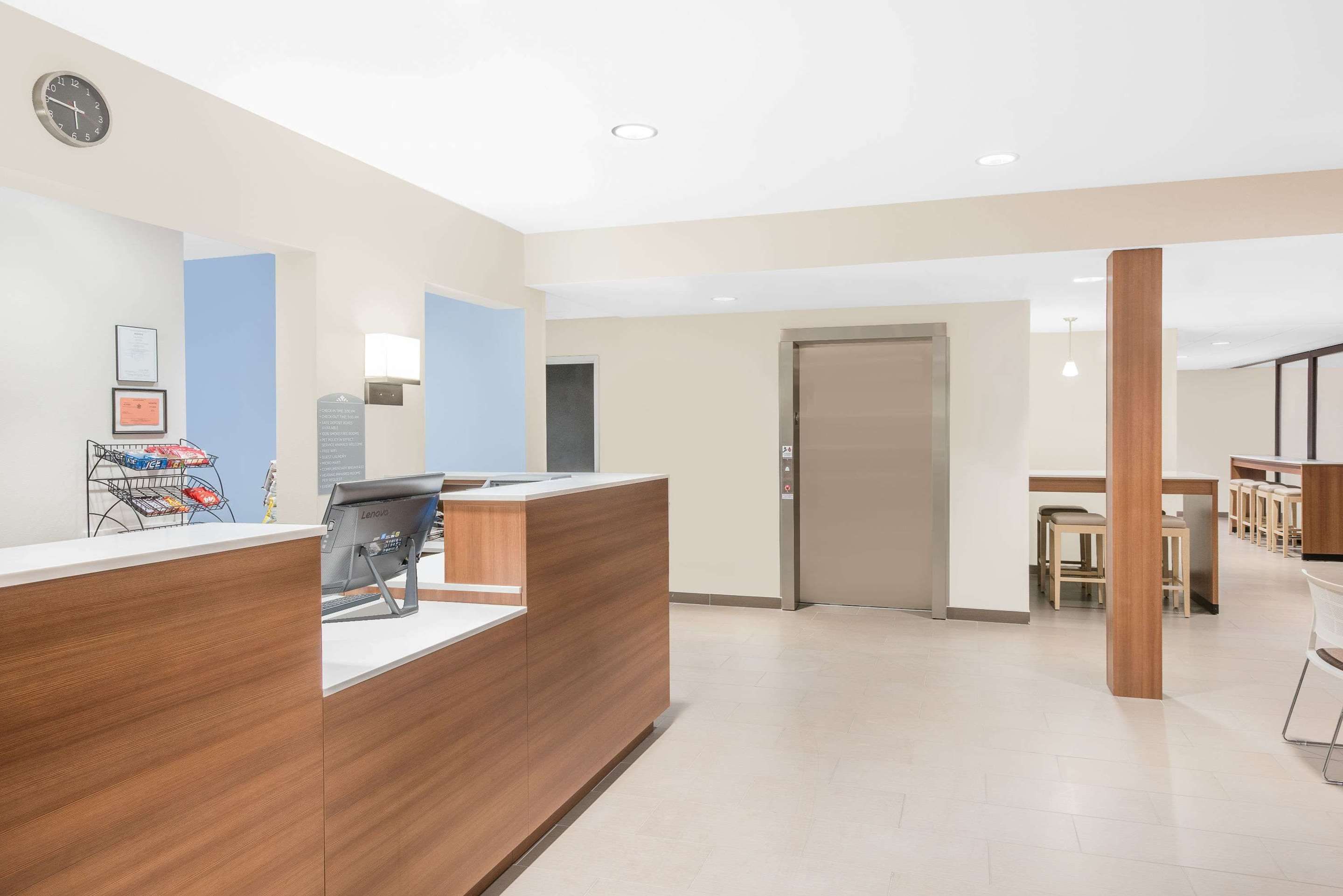 Receptionist