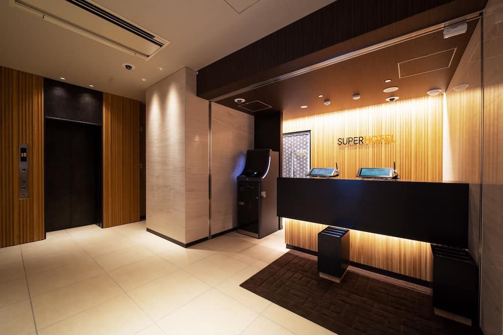 Receptionist