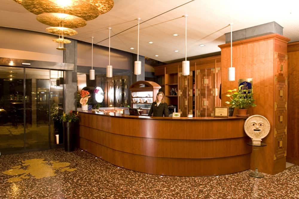 Receptionist
