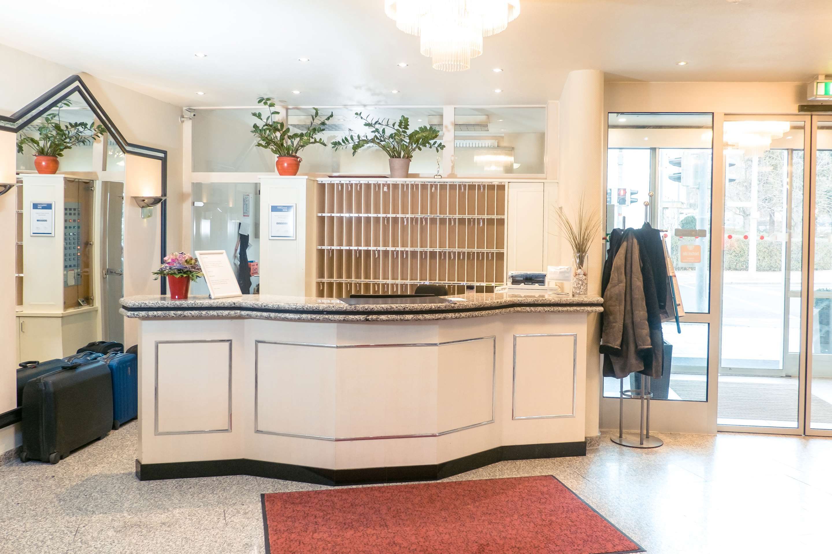 Receptionist