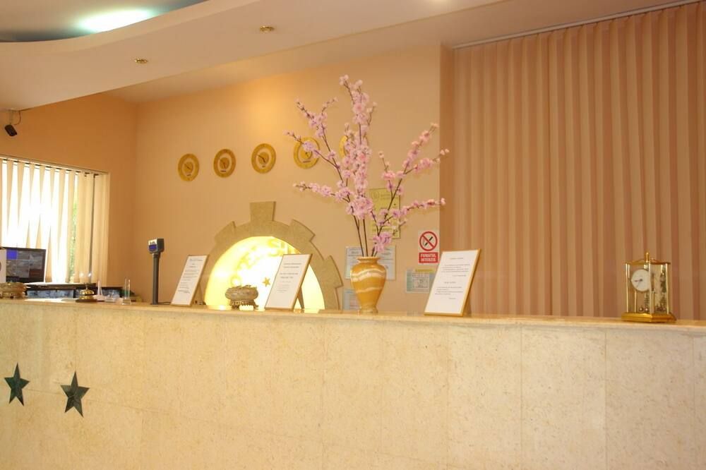Receptionist