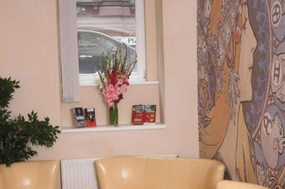 Receptionist