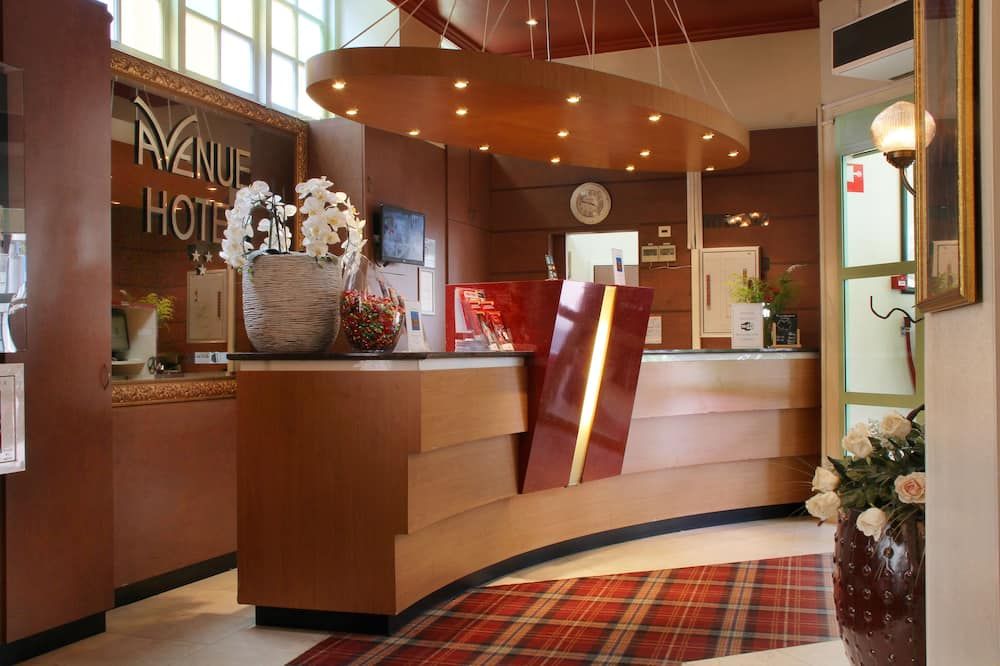Receptionist