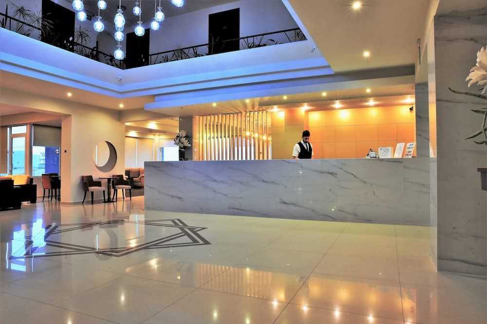 Receptionist