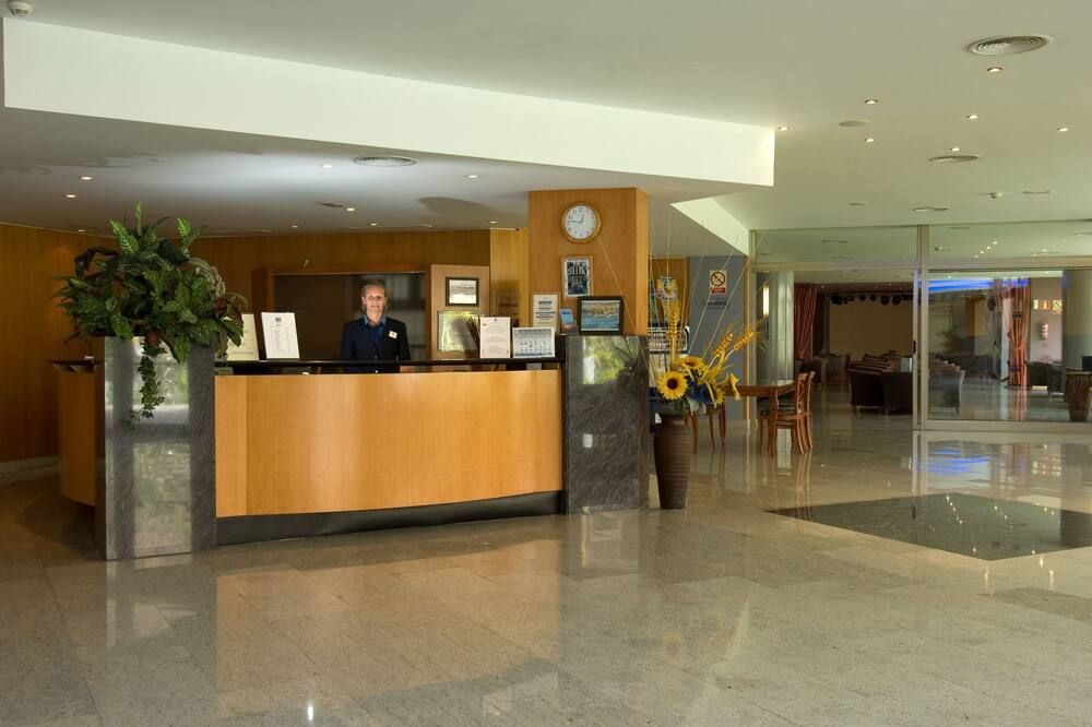 Receptionist