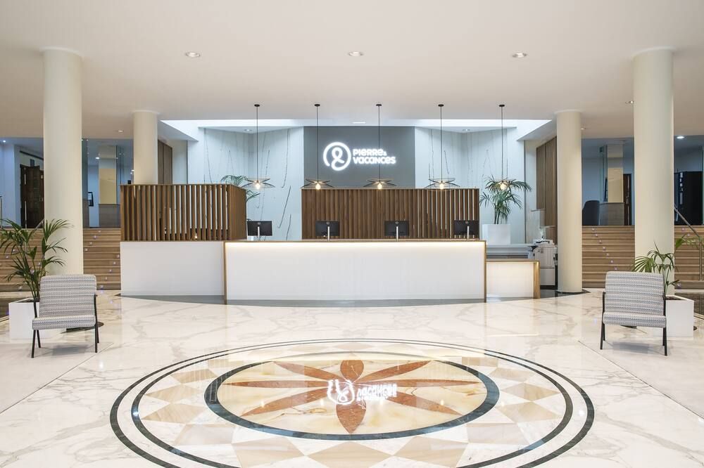 Receptionist