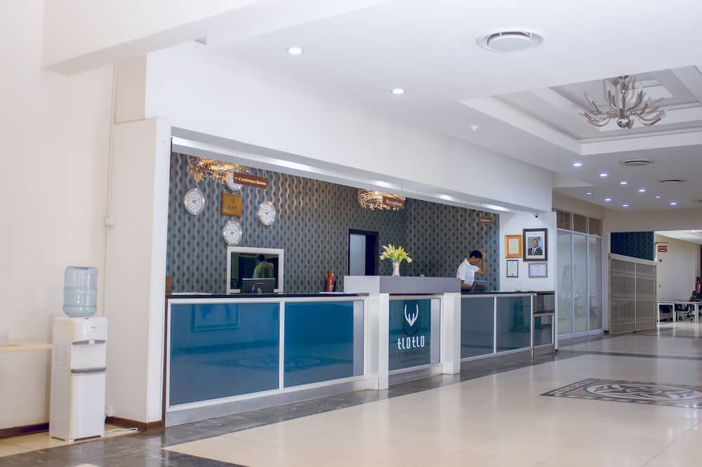Receptionist