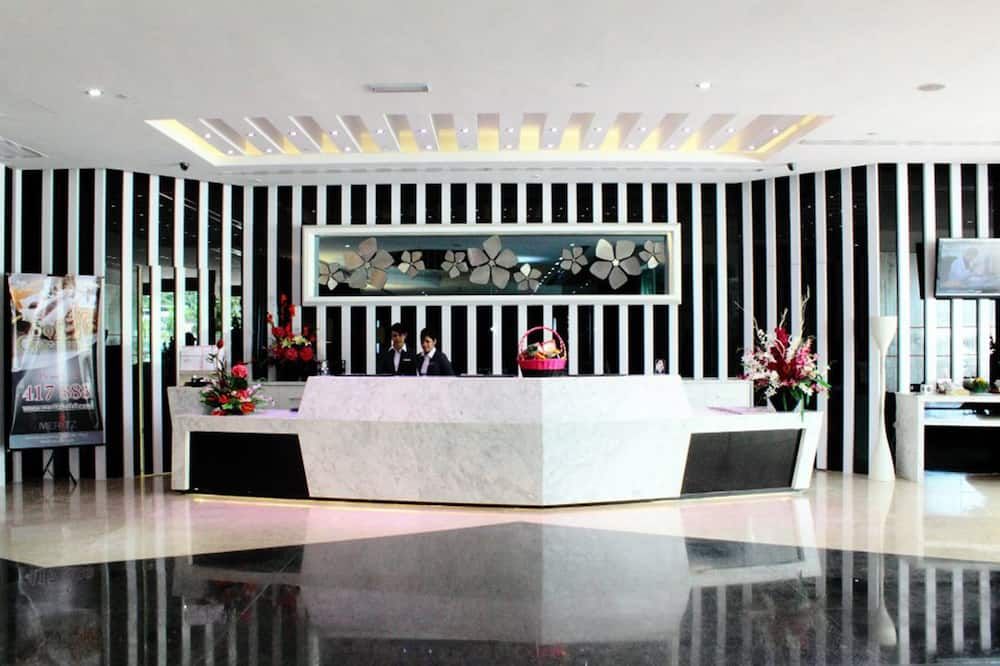 Receptionist