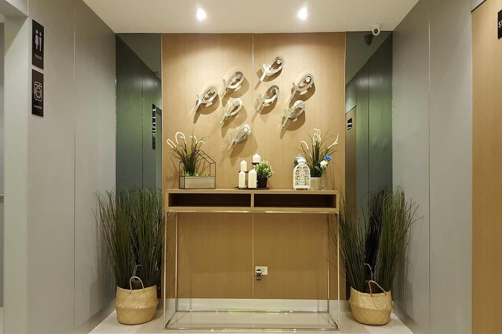 Receptionist