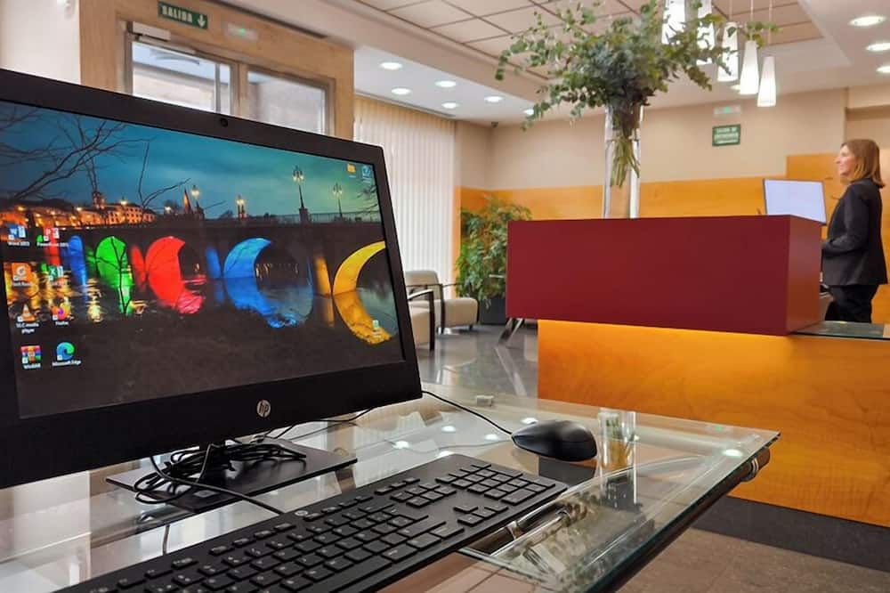 Receptionist