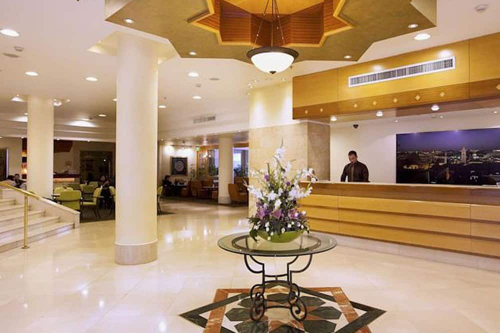 Receptionist