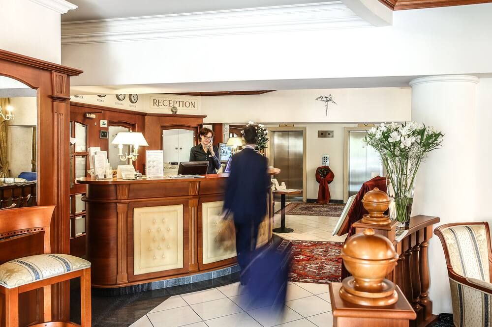 Receptionist