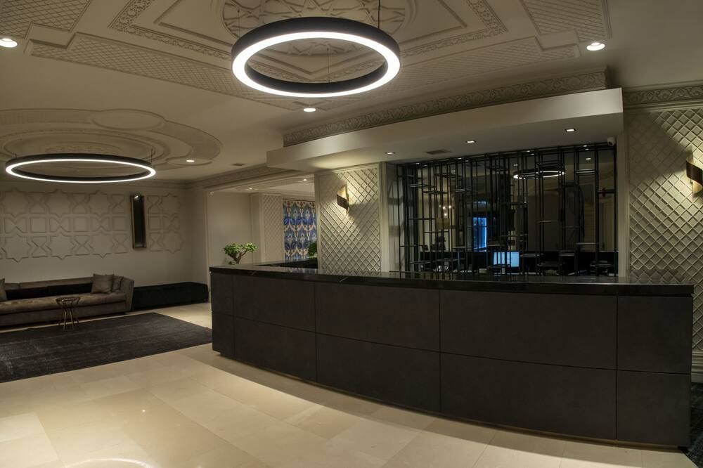 Receptionist