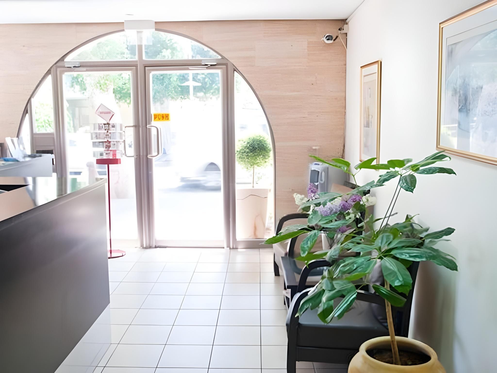 Receptionist