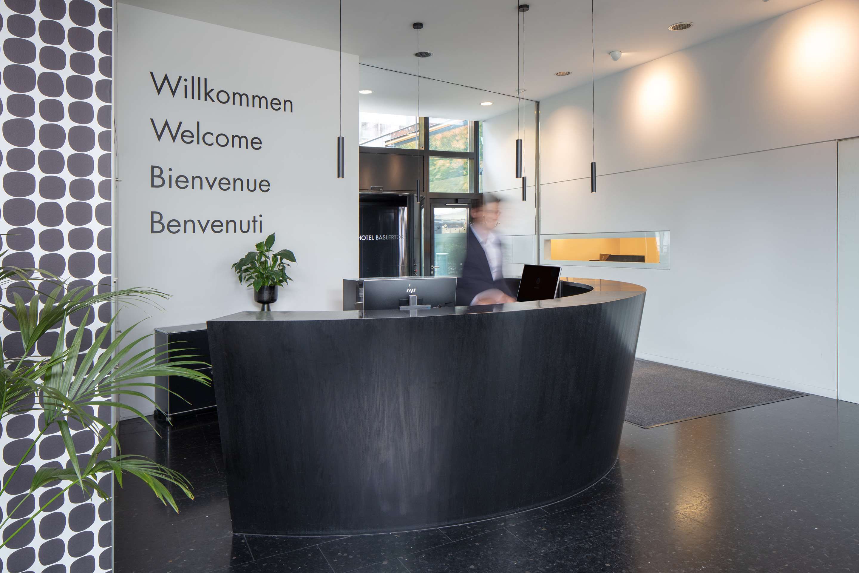 Receptionist