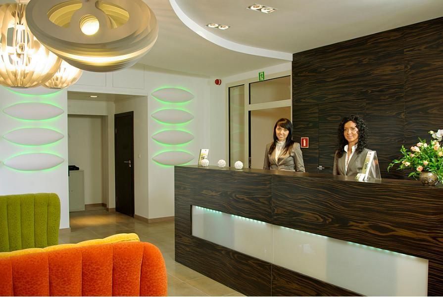 Receptionist