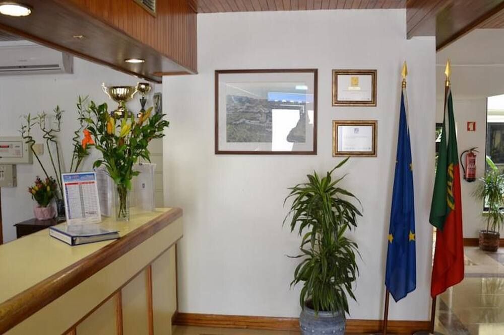 Receptionist