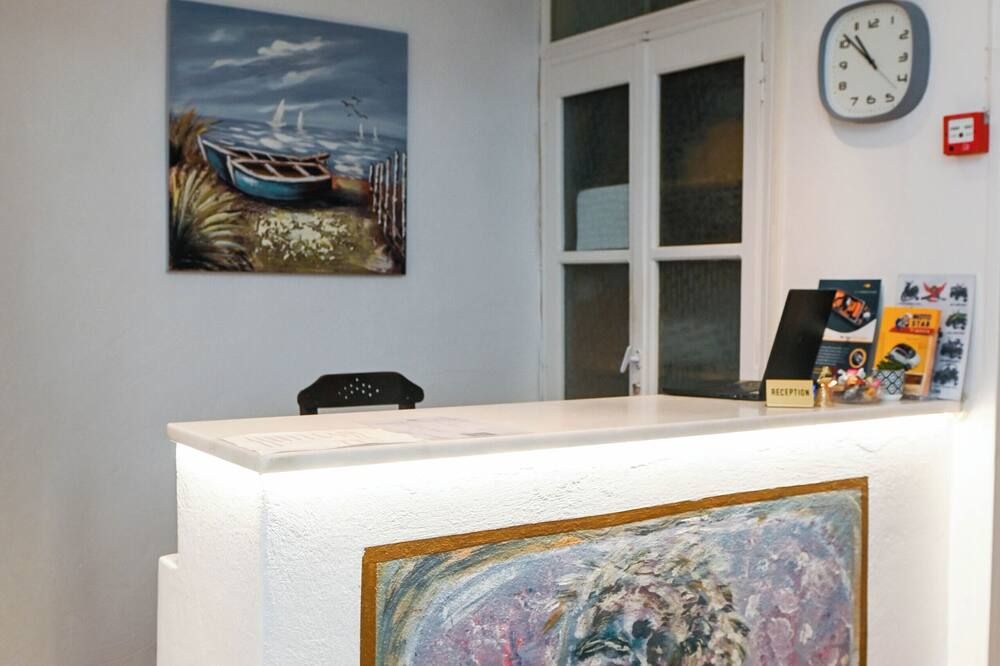 Receptionist