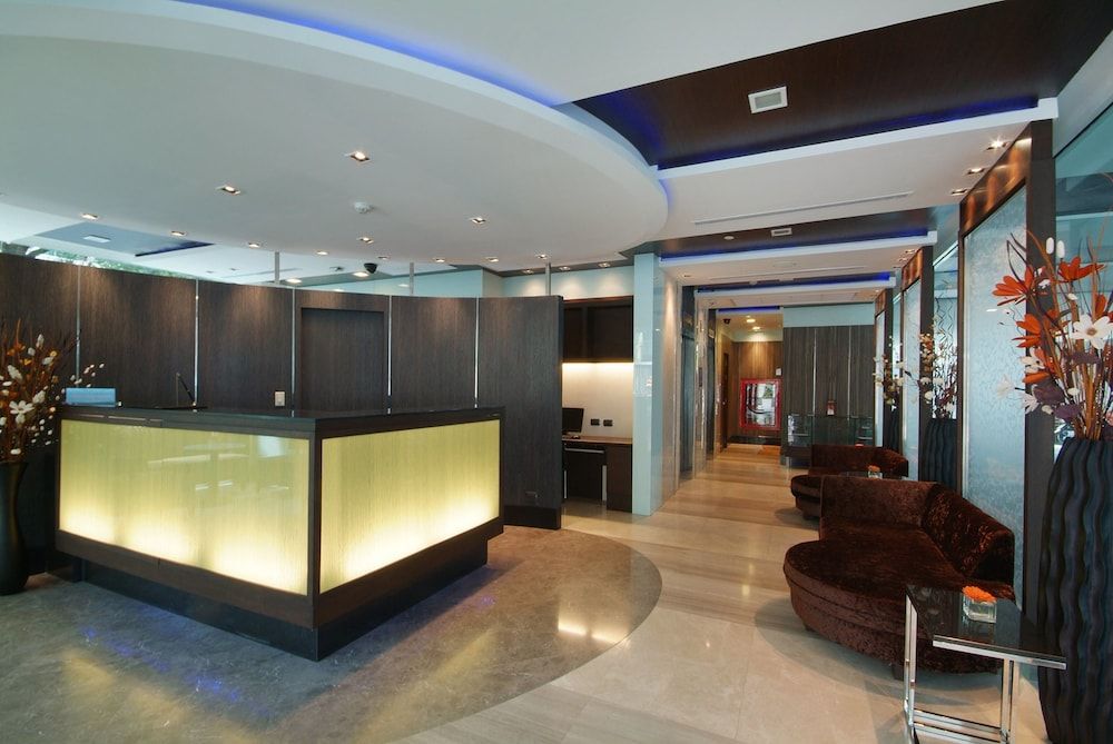 Receptionist