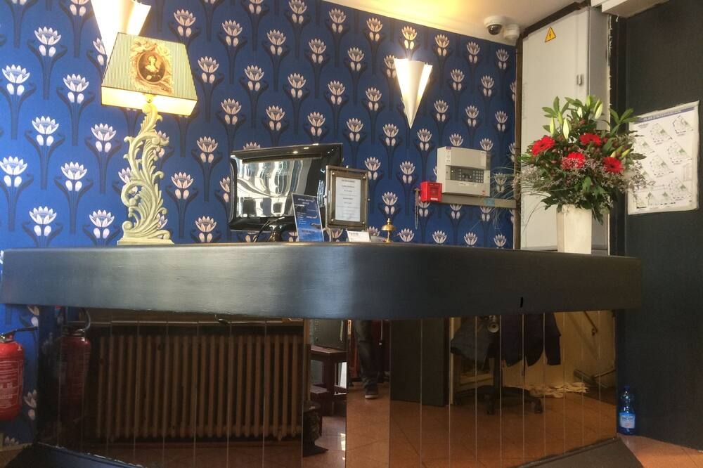 Receptionist