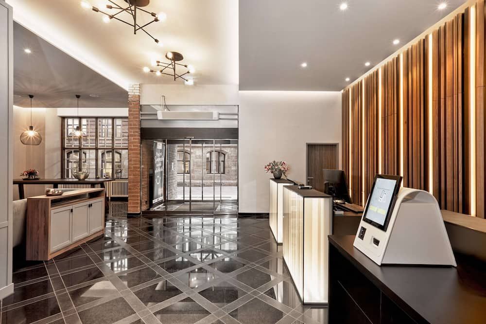 Receptionist