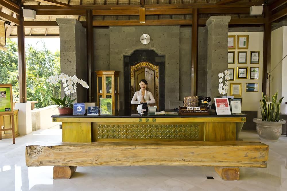 Receptionist