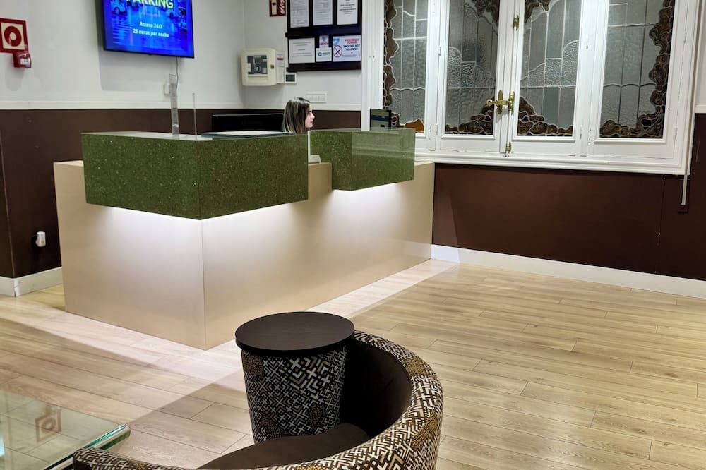 Receptionist