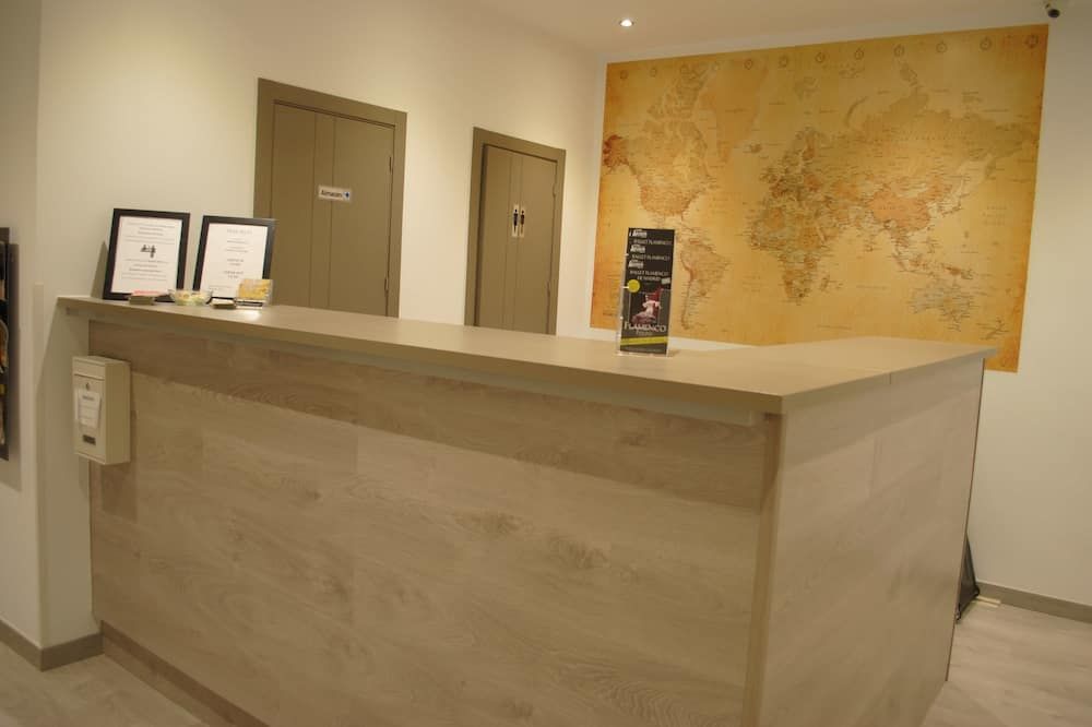 Receptionist